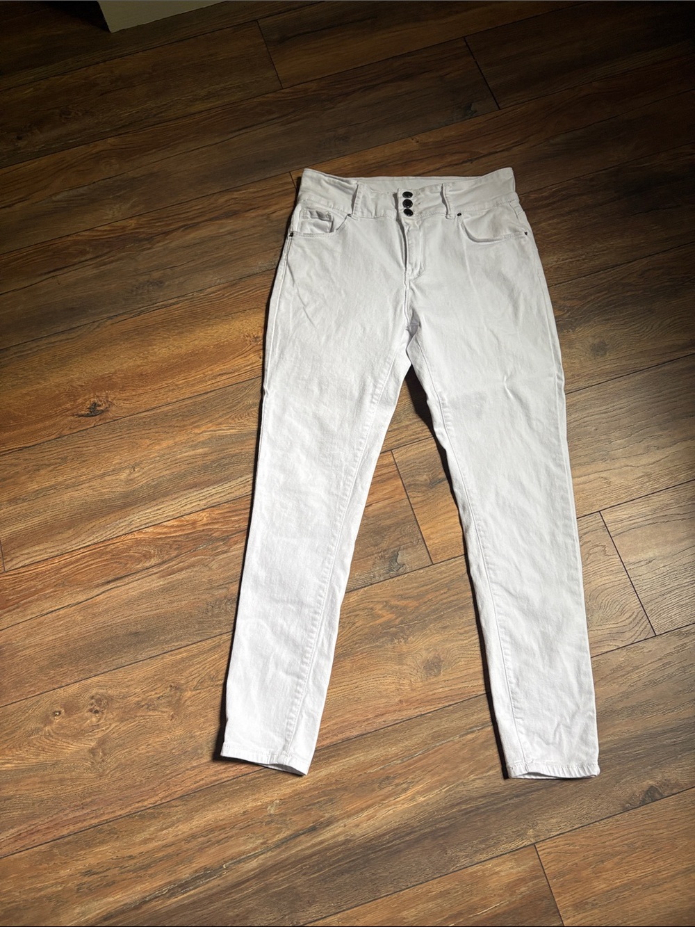 High-Rise White Ankle Jeans - Slim Cropped Fit